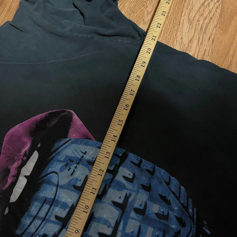 Nike Graphic T-Shirt Mens XL Black Mouth Sneaker Tongue Streetwear Tee